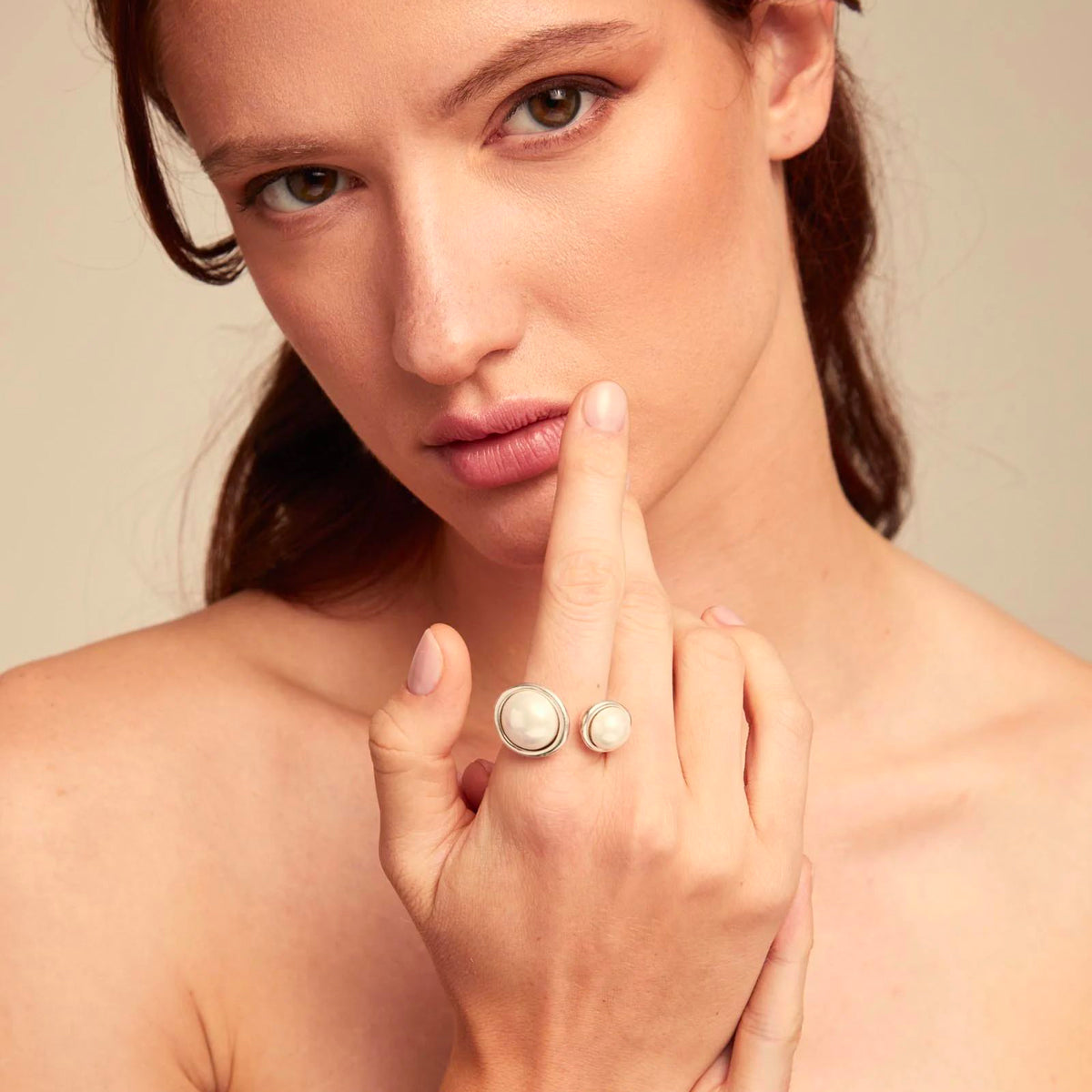 Anello aperto con due Perle