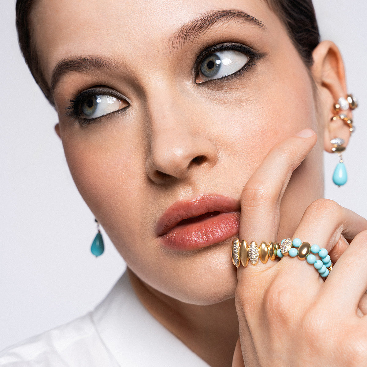 Anello elastico con Perle e tripla ellissi indossato - ECLISSI Rue des Mille