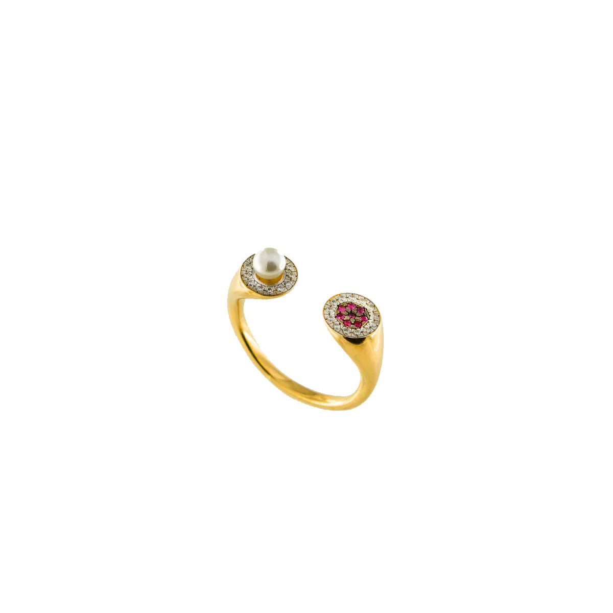 Anello contrarié aperto in argento 925 e finitura in oro giallo 18kt. Perla bianca di piccolo diametro su un lato del gambo e pavé di zirconi bianchi e rossi sull'altro lato.