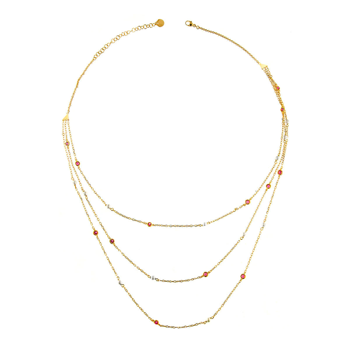 Girocollo a 3 fili con perline bianche e zirconi rossi incastonati a mano. I tre fili sono in argento 925 con finitura in oro giallo 18kt e hanno lunghezze diverse.