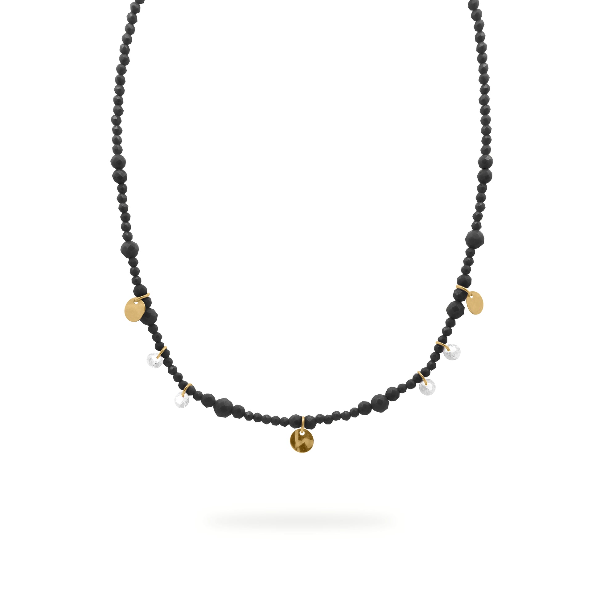 Girocollo con zirconi milky neri, zirconi nude bianchi e medaglie dorate pendenti - GIPSY CHIC Rue des Mille