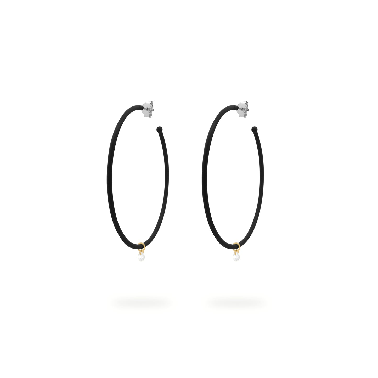 Orecchini a cerchio verniciati in nero con zircone bianco pendente - GIPSY CHIC Rue des Mille