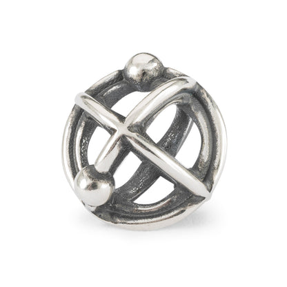 Atomo dell'Unione | Beads in argento a forma di sfera che raffigura l'atomo durante la sua traiettoria. | People's Bead 2023