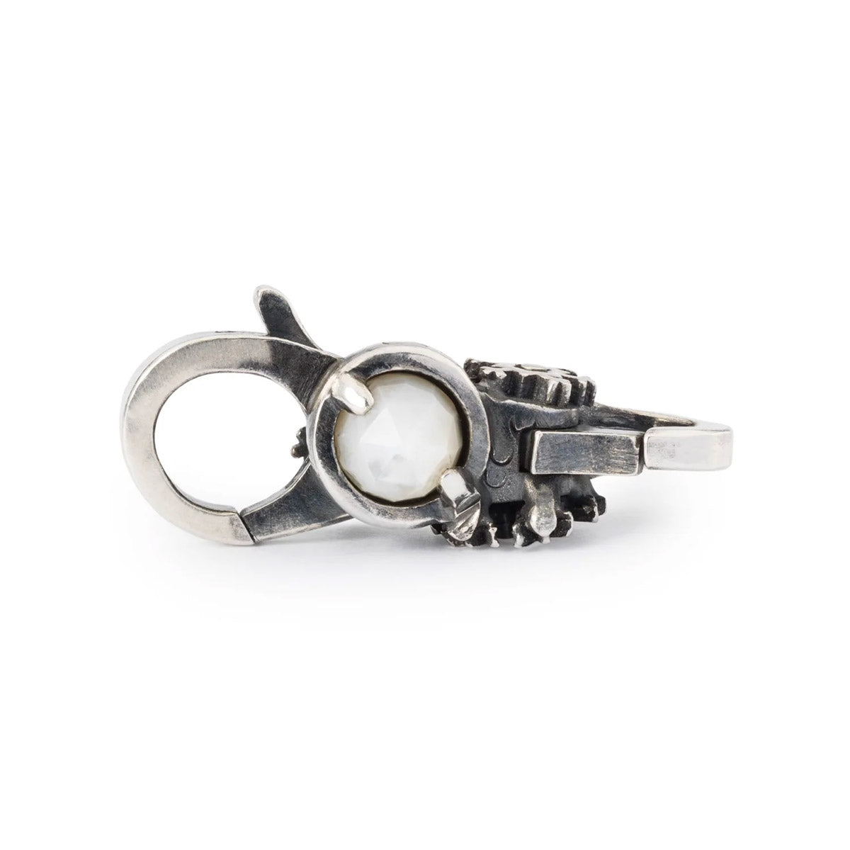 Chiusura Perla delle Nevi Trollbeads | Chiusura in argento su cui sono realizzati fiocchi di neve ed è incastonata una perla bianca di acqua dolce | TAGLO-00111
