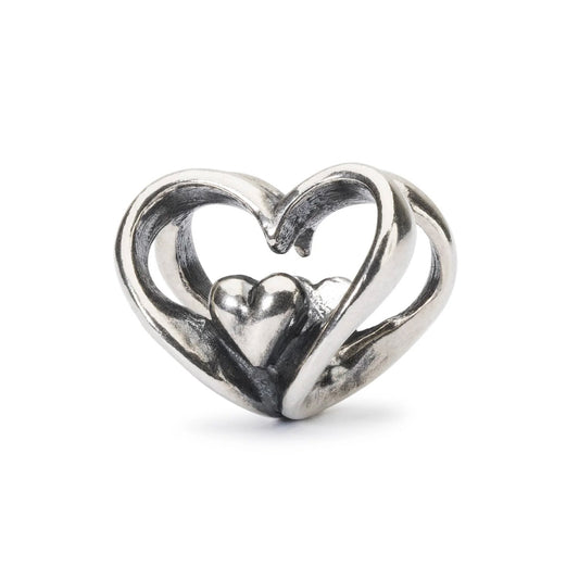 Cuore a Cuore è un beads Trollbeads in argento a forma di cuore traforato con all'interno un altro cuore piccolo. | TAGBE-10202