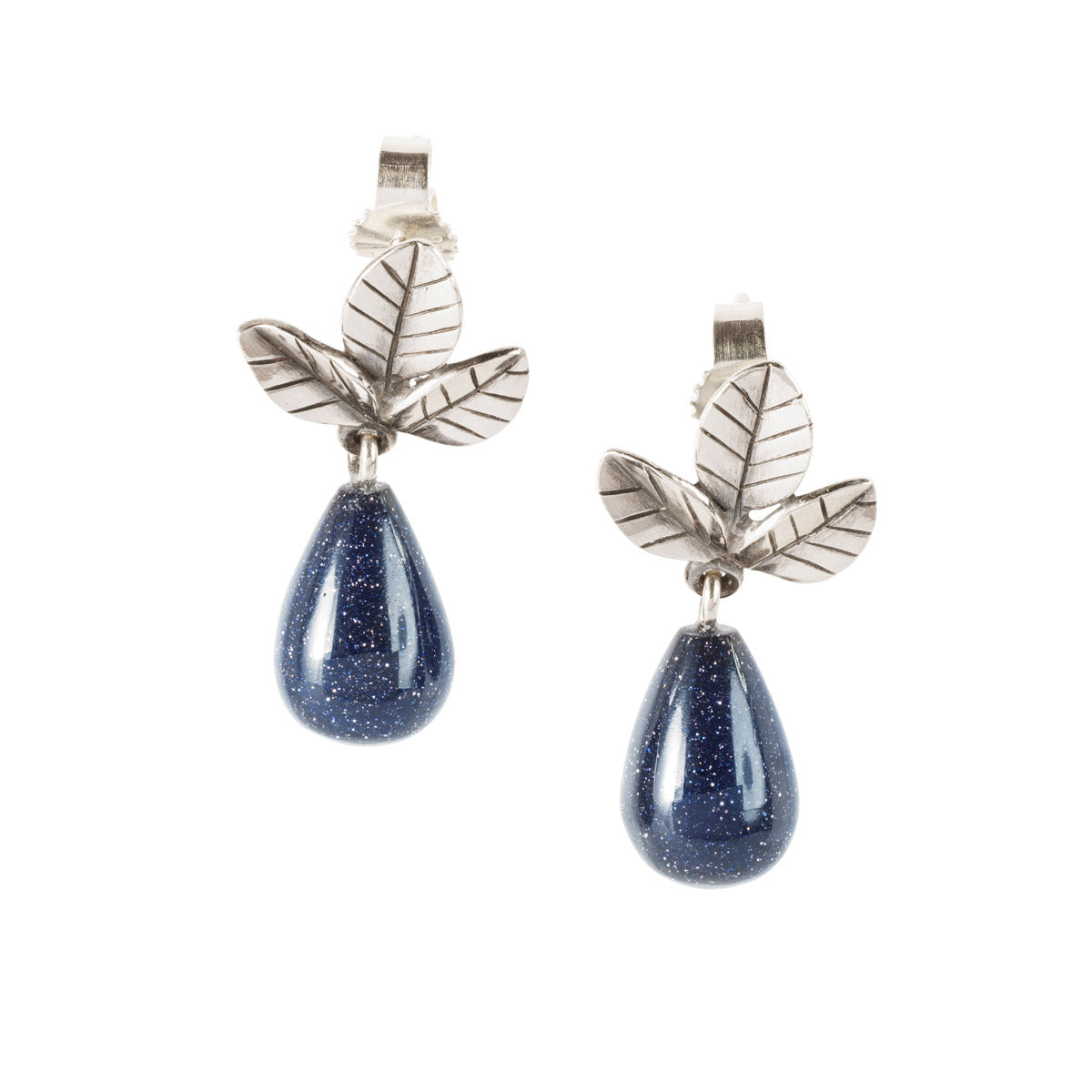 Orecchini Foglie della Forza Trollbeads | Orecchini con foglie in argento e pietre blu pendenti. Chiusura con la farfallina. | TAGEA-00128