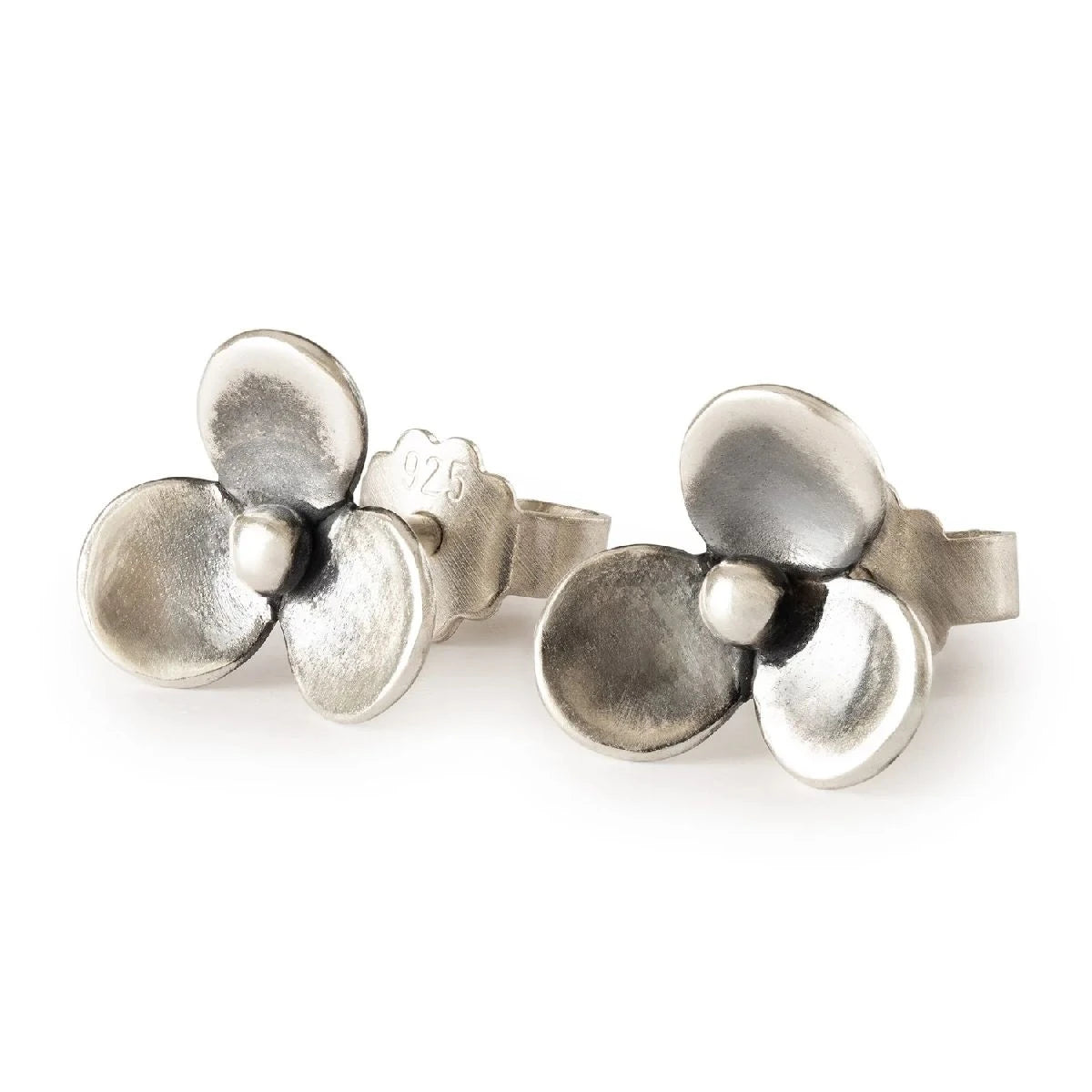 Orecchini Petali della Poesia Trollbeads | Orecchini da lobo a forma di fiore con tre petali | TAGEA-00133