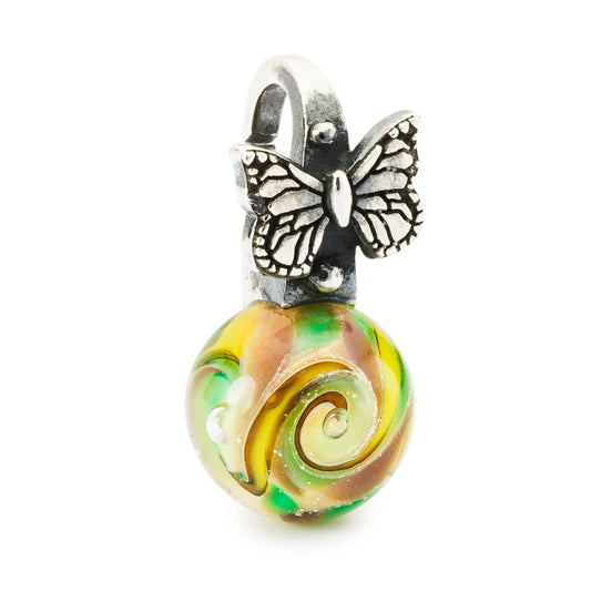 Il pendente Giardino delle Farfalle è un beads Trollbeads in argento 925 e vetro di Murano color: giallo, verde e marrone che s'intrecciano.