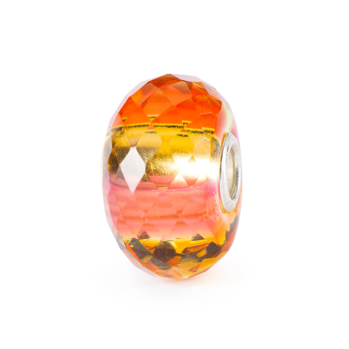 Riflessi di Curiosità ed Energia Trollbeads è un beads in vetro sfaccettato realizzato con sfumature di giallo, arancione e rosso.