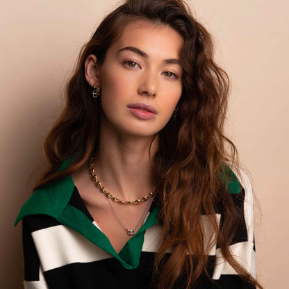 7877SY - Orecchini Maglia Marina TI SENTO-Milano indossati da una modella