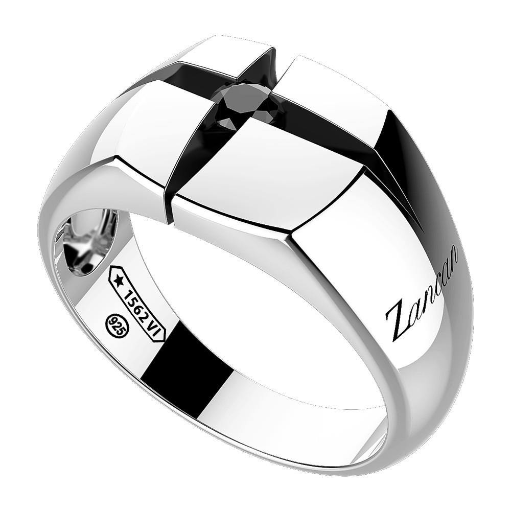 L'anello EXA164 è in argento lucido con spinello nero montato all'interno della croce ad incisione.