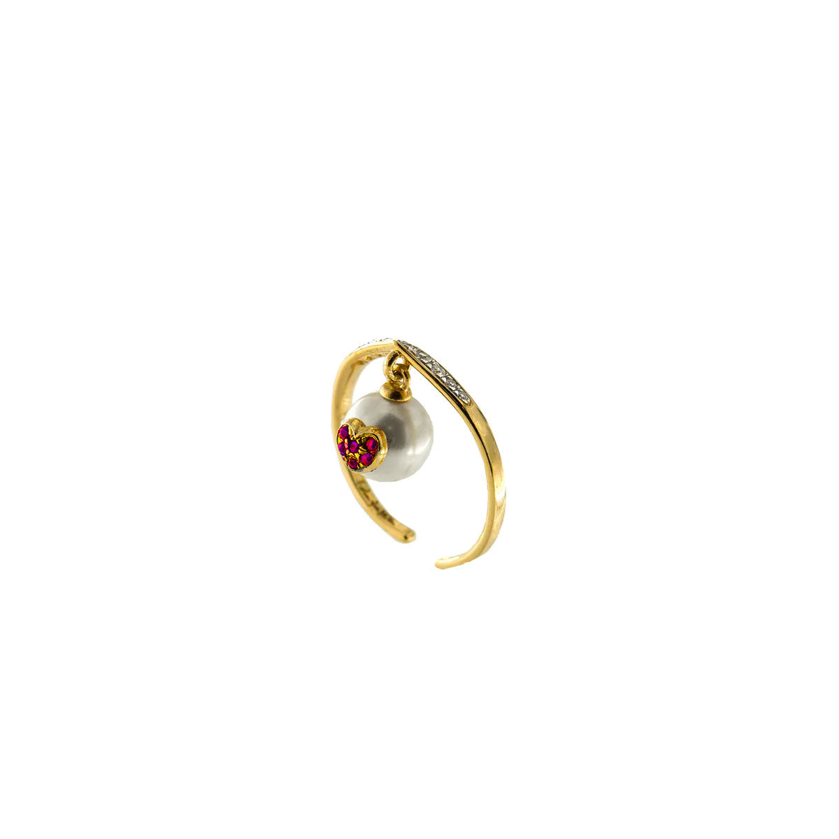 Anello rigido dorato e zirconi bianchi sulla parte alta del gambo. Al centro è saldata una perla bianca pendente con un cuore di zirconi rossi.
