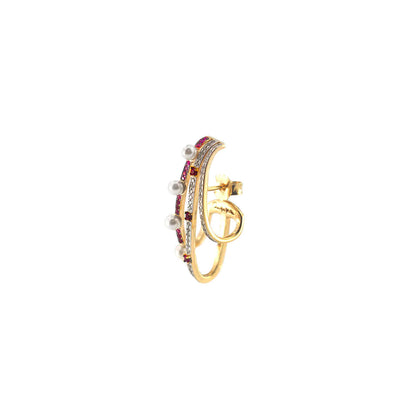 Mono Orecchino HUGGIE a 3 fili in argento 925 e finitura oro giallo 18kt. Perline lungo il primo filo e zirconi bianchi e rossi incastonati a mano sugli altri due fili. Chiusura con la farfallina.