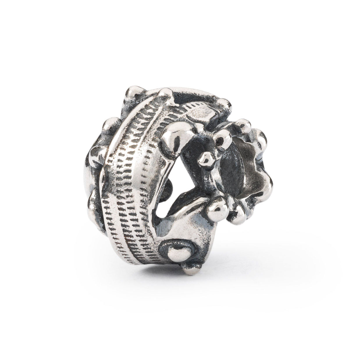Terra Promessa è un beads in argento 925 creato da Trollbeads e ha una forma tonda.